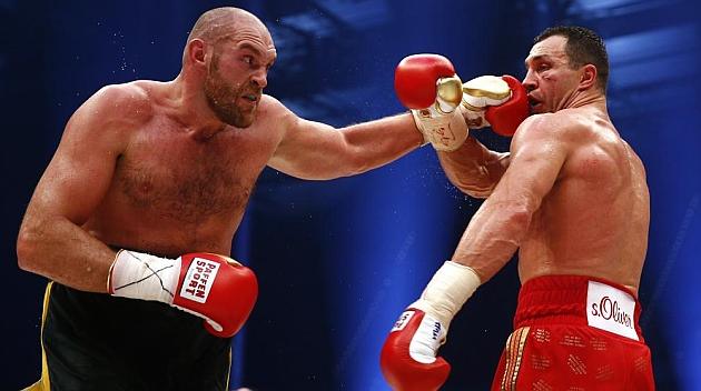 El británico Tyson Fury se alza con la corona mundial del peso pesado