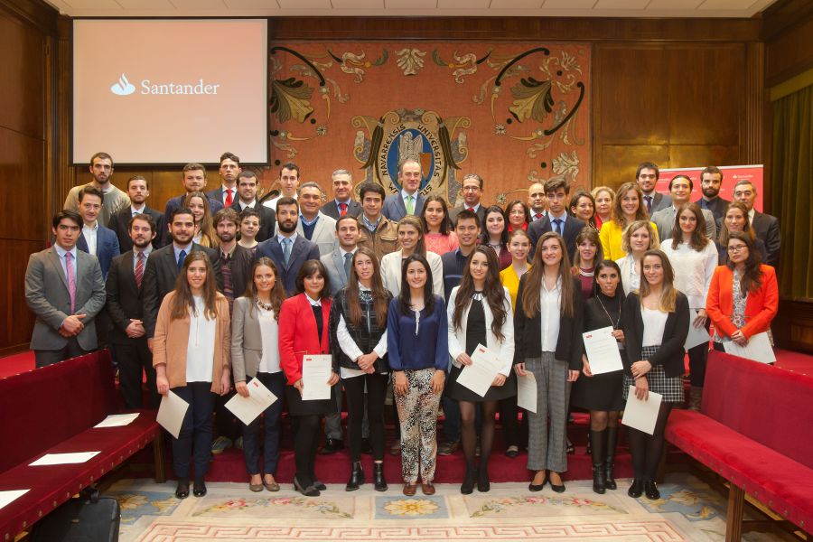 47 alumnos de máster de la Universidad de Navarra cursan sus estudios con una beca del Banco Santander
