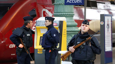 Detenidos el padre y el hermano de uno de los terroristas -suicidas en la sala Bataclan de París