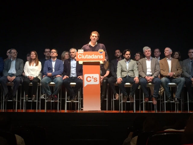 Rivera pide al catalanismo que vuelva al terreno de juego de la democracia y la Constitución