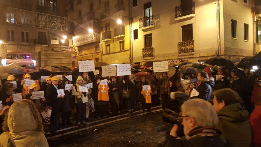 Cientos de ciudadanos piden al Alcalde de Pamplona la clausura de la 