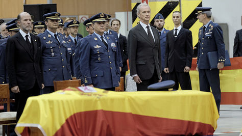 El Gobierno declara este lunes jornada de luto oficial por la muerte de los tres militares cerca de Canarias