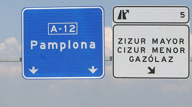 El Ayuntamiento de Pamplona gasta 400.000 euros en mantenimiento e instalación de señalización 