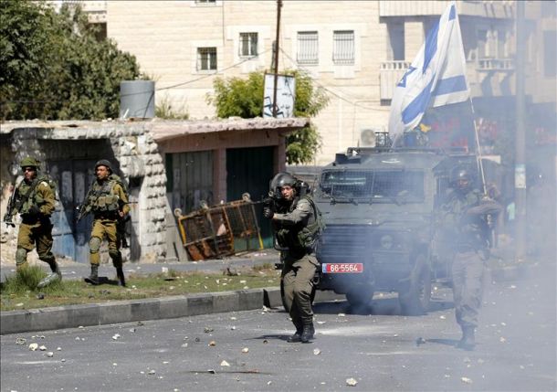 Dos palestinos muertos y 5 israelíes heridos en nuevos ataques en Cisjordania