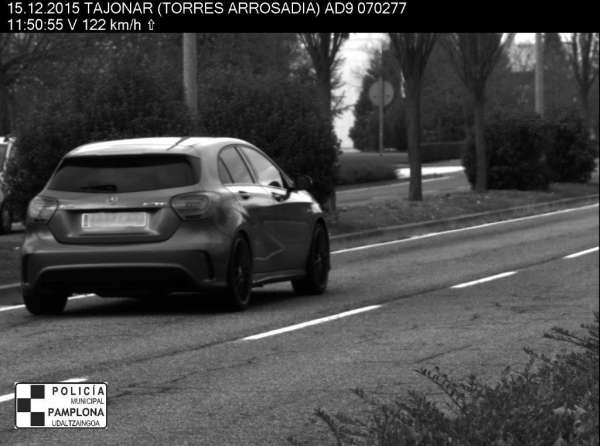 Imputado un conductor por circular a 122 km/h en la calle Tajonar de Pamplona