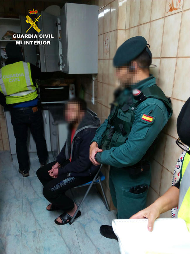 La Guardia Civil detiene a un marroquí en Pamplona que pretendía viajar a Siria