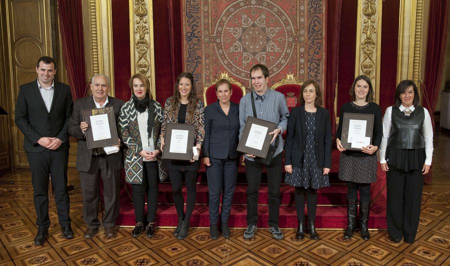 La Presidenta Barkos destaca el ejemplo de los nuevos galardonados de la Juventud 2015