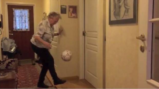 Una noruega de 90 años y 1.003 toques de balón