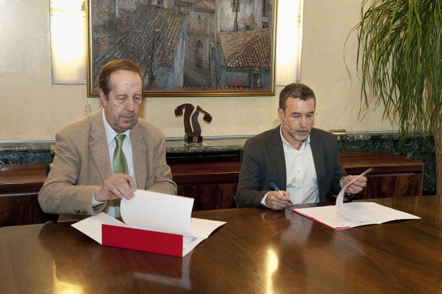 El Gobierno de Navarra firma un convenio con Iberdrola para asegurar el suministro a clientes sin recursos