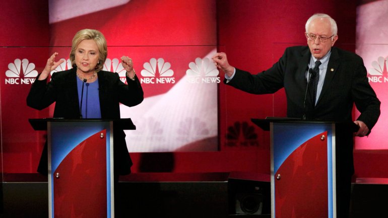 Clinton y Sanders chocan en el último debate demócrata antes de las primarias
