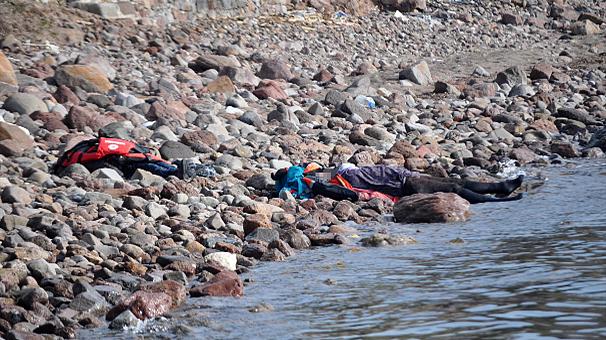 Aumentan a 40 los fallecidos, cinco de ellos niños, en el naufragio de unos inmigrantes en Turquía