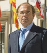 Pío García-Escudero reelegido por mayoría absoluta presidente del Senado