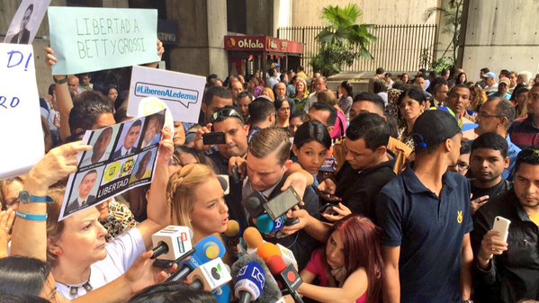 La esposa de Leopoldo López denuncia vejaciones en la cárcel cuando acudía a visitar a su marido
