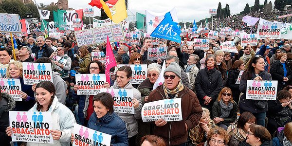 Masiva manifestación en Roma contra las uniones homosexuales y por la familia