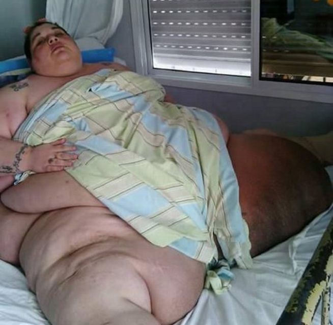 El drama de Isabella, una mujer argentina que pesa más de 400 kilos y pide ayuda