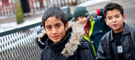 Grupos enmascarados llaman a «actuar» contra los menores inmigrantes en Estocolmo