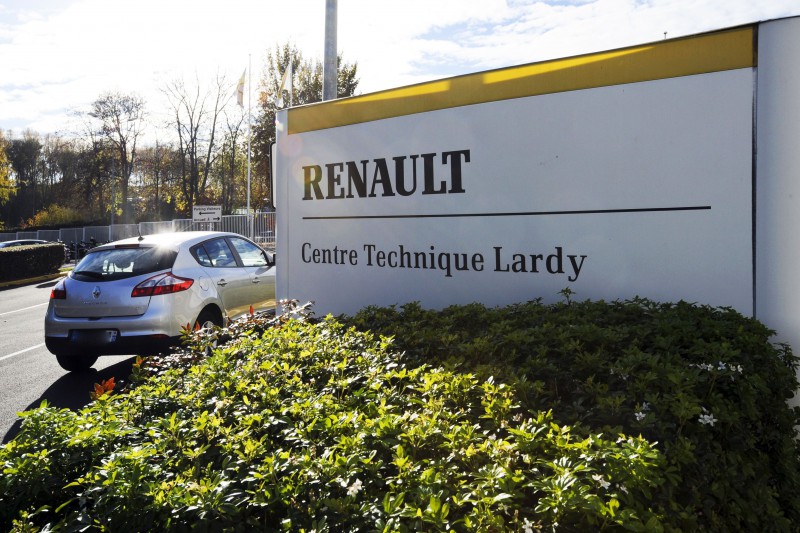 Renault defiende la legalidad de sus motores