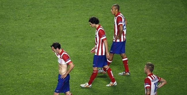 Pinchazo del Atlético que despeja el camino del Barcelona