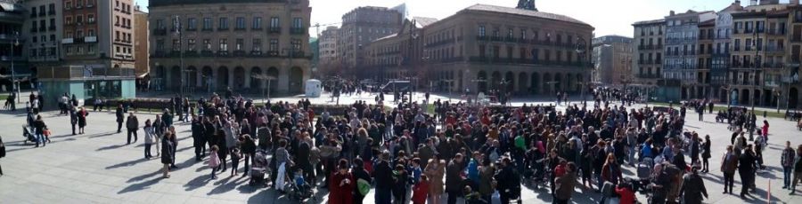 Concentración de protesta de trabajadoras y familias por el cambio lingüístico a 'euskera' en las escuelas infantiles de Pamplona