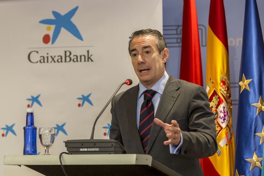 Alcaraz, director general de CaixaBank, destaca la reestructuración del sistema financiero y la necesidad reinventarse
