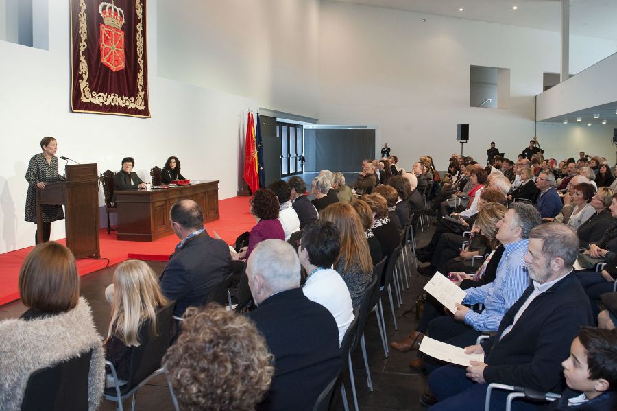 El Gobierno de Navarra homenajea a sus 594 empleados jubilados o fallecidos en 2015