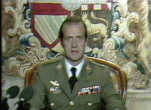 El Rey Juan Carlos I durante el discurso en TVE en la madrugada del 23 - F