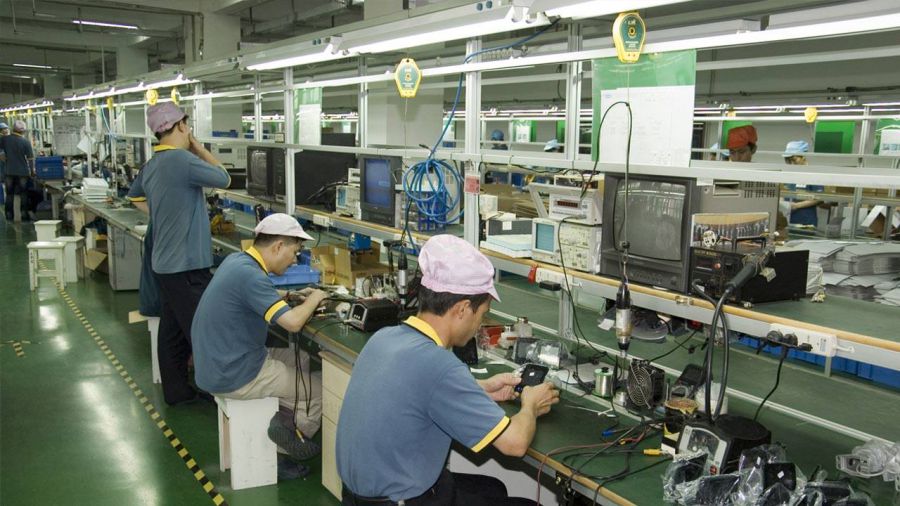El crecimiento de la inversión china se desacelera al menor ritmo en casi 18 años