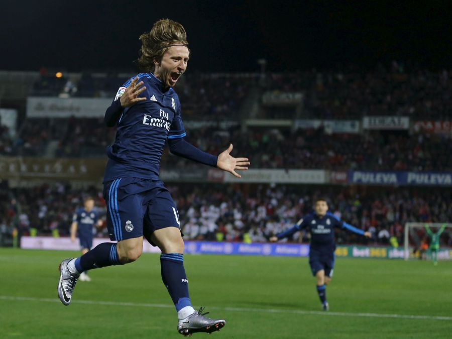 1-2. Un golazo de Modric rescata al Real Madrid en Granada