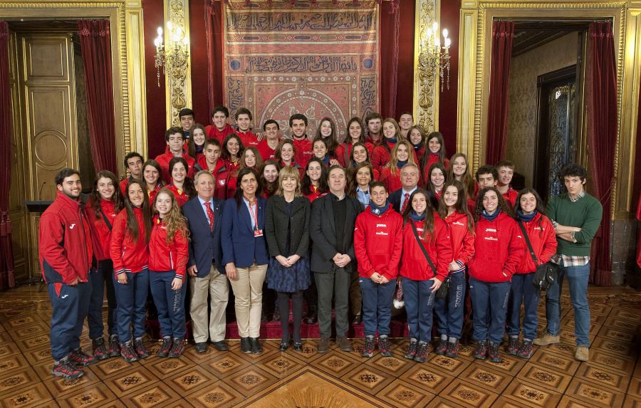 La consejera Ollo recibe a jóvenes del Estadio Español de Chile