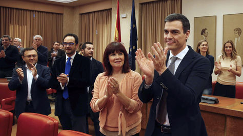 El PSOE ofrece derogar la reforma laboral y la Lomce y aprobar una renta mínima