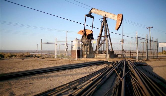 El petróleo de Texas abre con un descenso del 0,78 % hasta 56,16 dólares