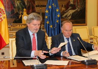 La Universidad Internacional Menéndez Pelayo firma dos convenios para ofertar 15.000 becas de inmersión lingüística