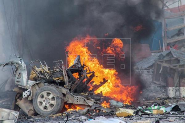 Al menos 13 muertos en atentado con coche bomba en un mercado de Mogadiscio