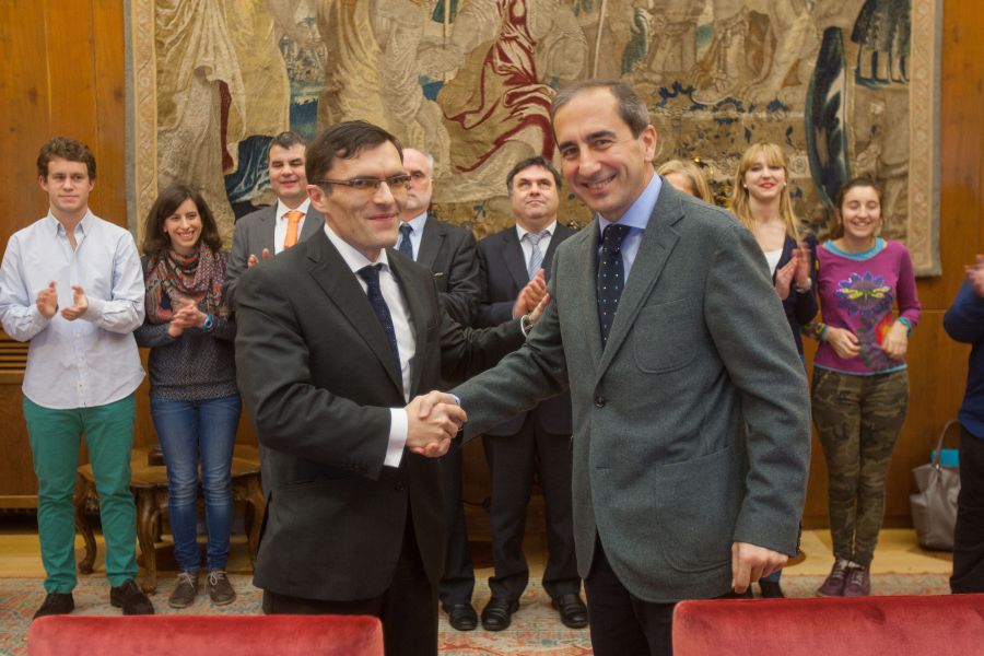 Universidad de Navarra y ONCE firman un convenio de colaboración para mayor accesibilidad a la discapacidad