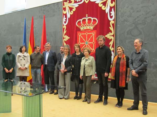 Europarlamentarios en el Parlamento Foral dicen que la dispersión de presos «es un castigo colectivo»