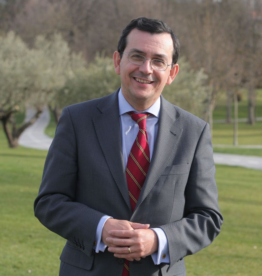 Gómez Montoro, catedrático de la Universidad de Navarra, recibe la Cruz de Honor de San Raimundo de Peñafort