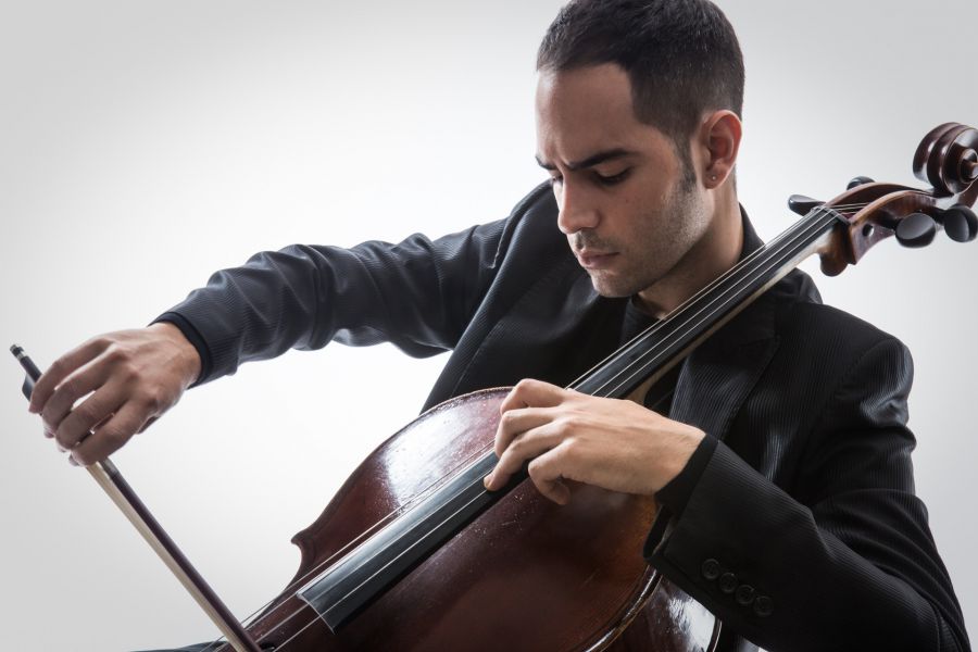 El violonchelista Guillermo Pastrana tocará con la Orquesta Sinfónica de Navarra en Pamplona y Tudela