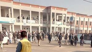 Reabre la universidad paquistaní tras el ataque talibán que causó 25 muertos