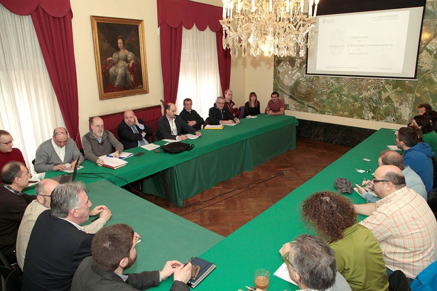 El Ayuntamiento regulará la hostelería en el Casco Antiguo