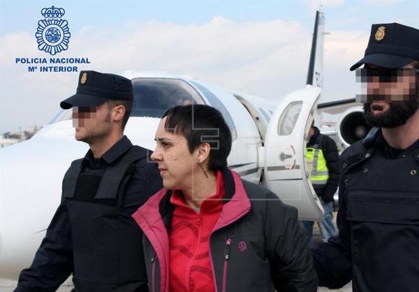 La etarra Aramendi pasa mañana ante el juez tras su entrega hoy desde Francia