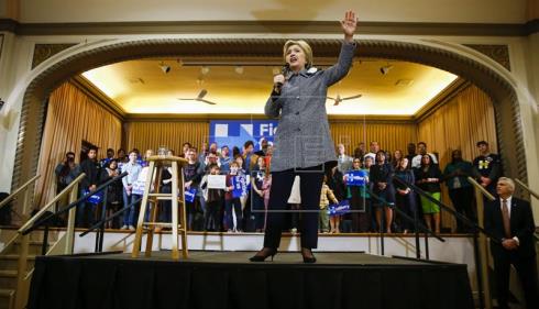 Trump y Clinton amplían su ventaja en la pugna por la nominación presidencial