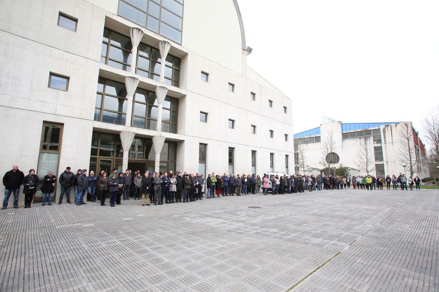 Doscientas personas se concentran en la Universidad Pública de Navarra en repulsa a los atentados de Bruselas