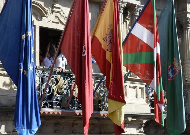 El Ayuntamiento de Pamplona estudia recurrir la anulación de la colocación de la ikurriña en la fachada