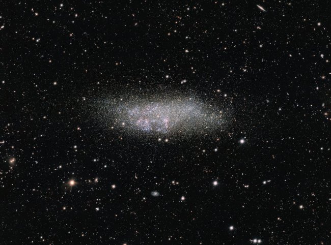 Imagen de WLM, una galaxia solitaria y remota