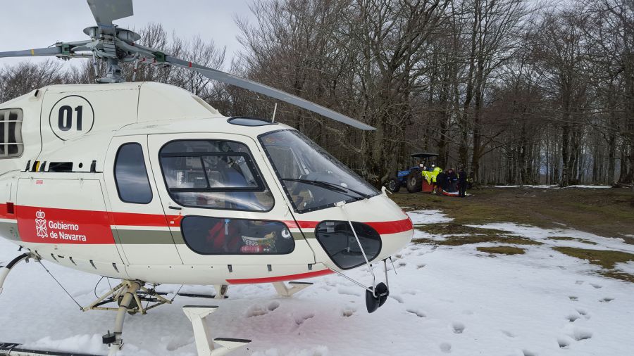 Un varón de 25 años, herido con pronóstico reservado al ser atropellado por un tractor en Leiza