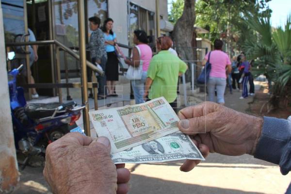 EE.UU. permitirá el uso del dólar a los cubanos por primera vez desde el embargo