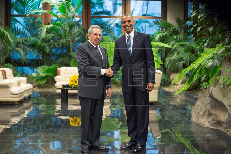 Raúl Castro recibe a Barack Obama en el Palacio de la Revolución de la Habana