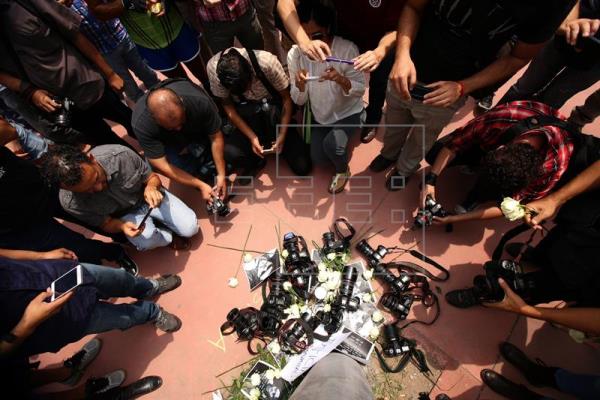 Los ataques a la prensa en México aumentan un 22% en 2015 con 392 casos y 7 asesinatos