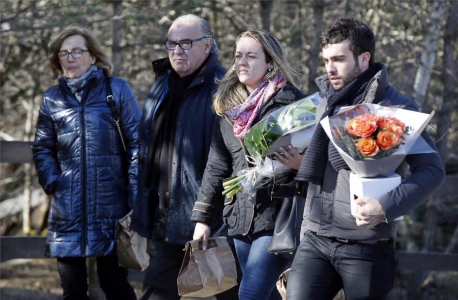 Minuto de silencio en los Alpes franceses por víctimas del vuelo Germanwings
