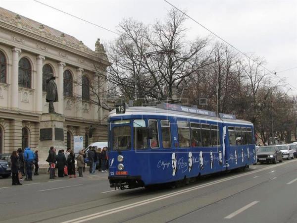 Un tranvía biblioteca para llevar la literatura a las calles